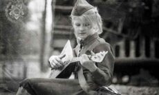 guitarist girl